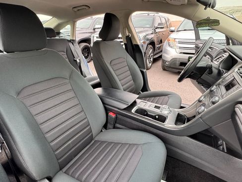 Used 2018 Ford Fusion SE image 16