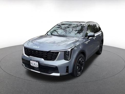 Used 2024 Kia Sorento S image 7