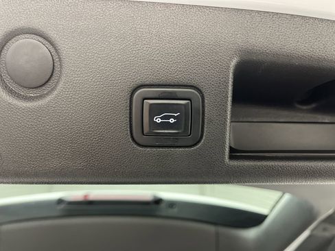 Used 2020 Chevrolet Equinox Premier image 31