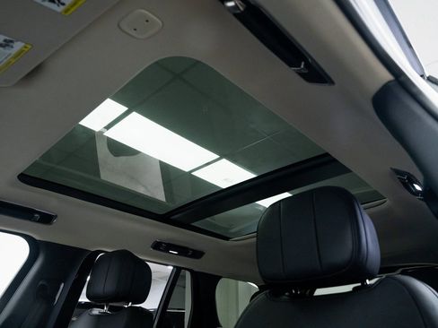 Used 2022 Land Rover Range Rover SE image 16
