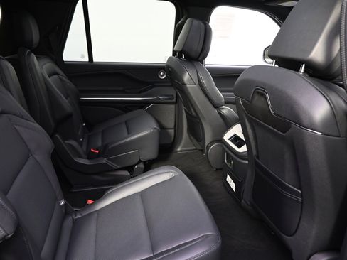 New 2025 Lincoln Navigator Reserve w/ Jet Appearance Package image 18