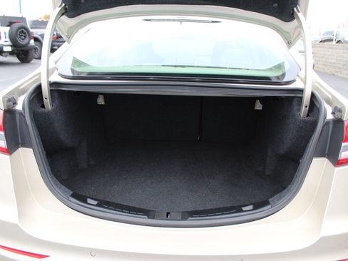 Used 2019 Ford Fusion SE image 13