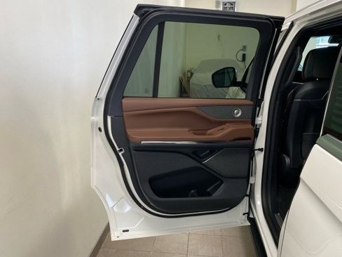 New 2026 Lincoln Navigator L Reserve AWD/4WD image 11