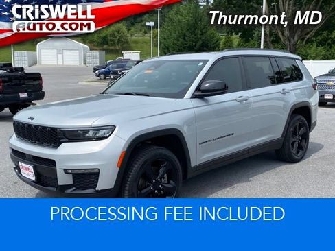 Used 2025 Jeep Grand Cherokee L Limited w/ Black Appearance Package AWD/4WD image 1