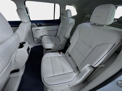 New 2026 Buick Enclave Avenir image 24