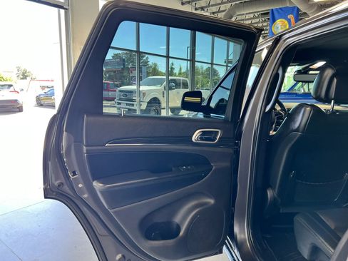 Used 2019 Jeep Grand Cherokee Limited w/ Luxury Group II AWD/4WD image 16