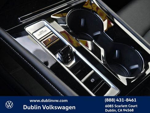 Certified 2024 Volkswagen Atlas Cross Sport SE image 18