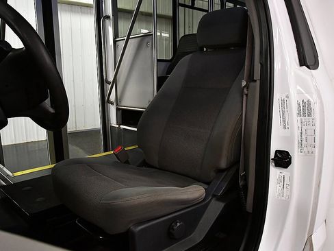 Used 2017 Ford F550 2WD Regular Cab Super Duty image 20