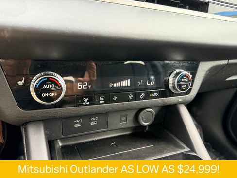 Used 2025 Mitsubishi Outlander SE FWD image 10