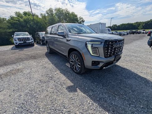 Used 2026 GMC Yukon XL Denali Ultimate AWD/4WD image 14