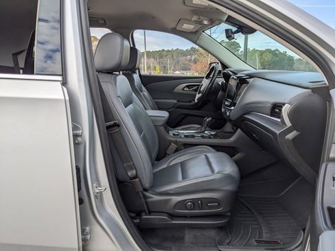 Used 2020 Chevrolet Traverse LT w/ LT Premium Package image 52