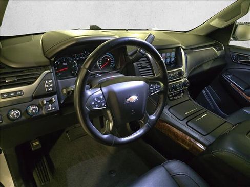 Used 2019 Chevrolet Suburban Premier AWD/4WD image 18