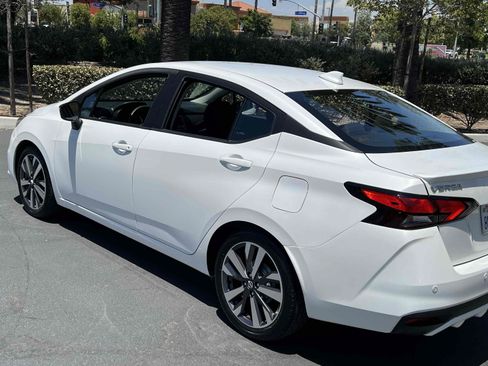 Used 2020 Nissan Versa SR FWD image 26