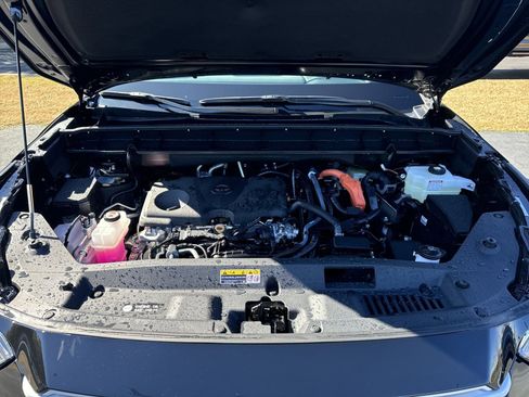 New 2025 Toyota Highlander XLE image 43