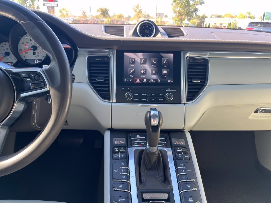 Used 2017 Porsche Macan GTS AWD/4WD image 22