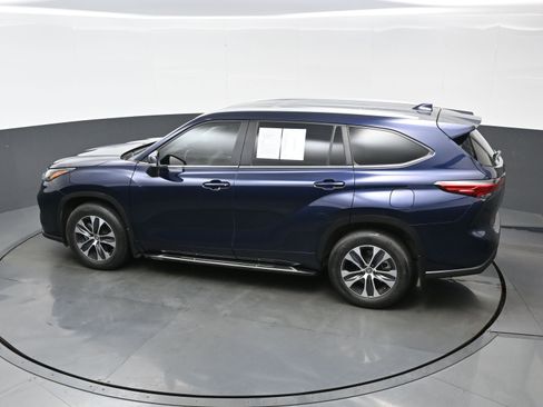 Used 2023 Toyota Highlander XLE AWD/4WD image 36