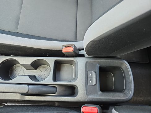 Used 2025 Nissan Versa S FWD image 30
