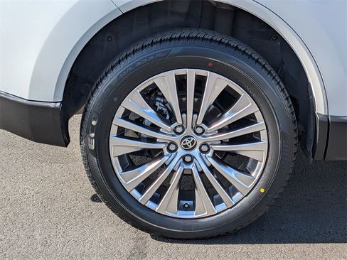 Used 2023 Toyota Venza Limited image 25