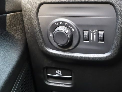 New 2025 Jeep Grand Cherokee Altitude image 33