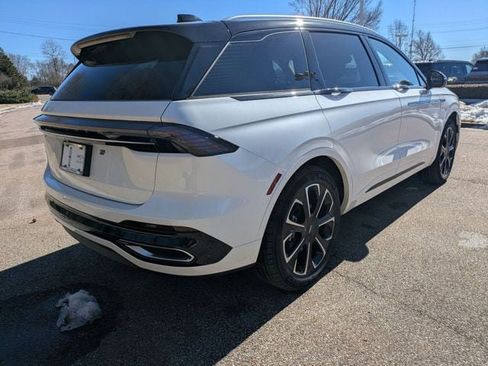 New 2026 Lincoln Nautilus Premier image 10