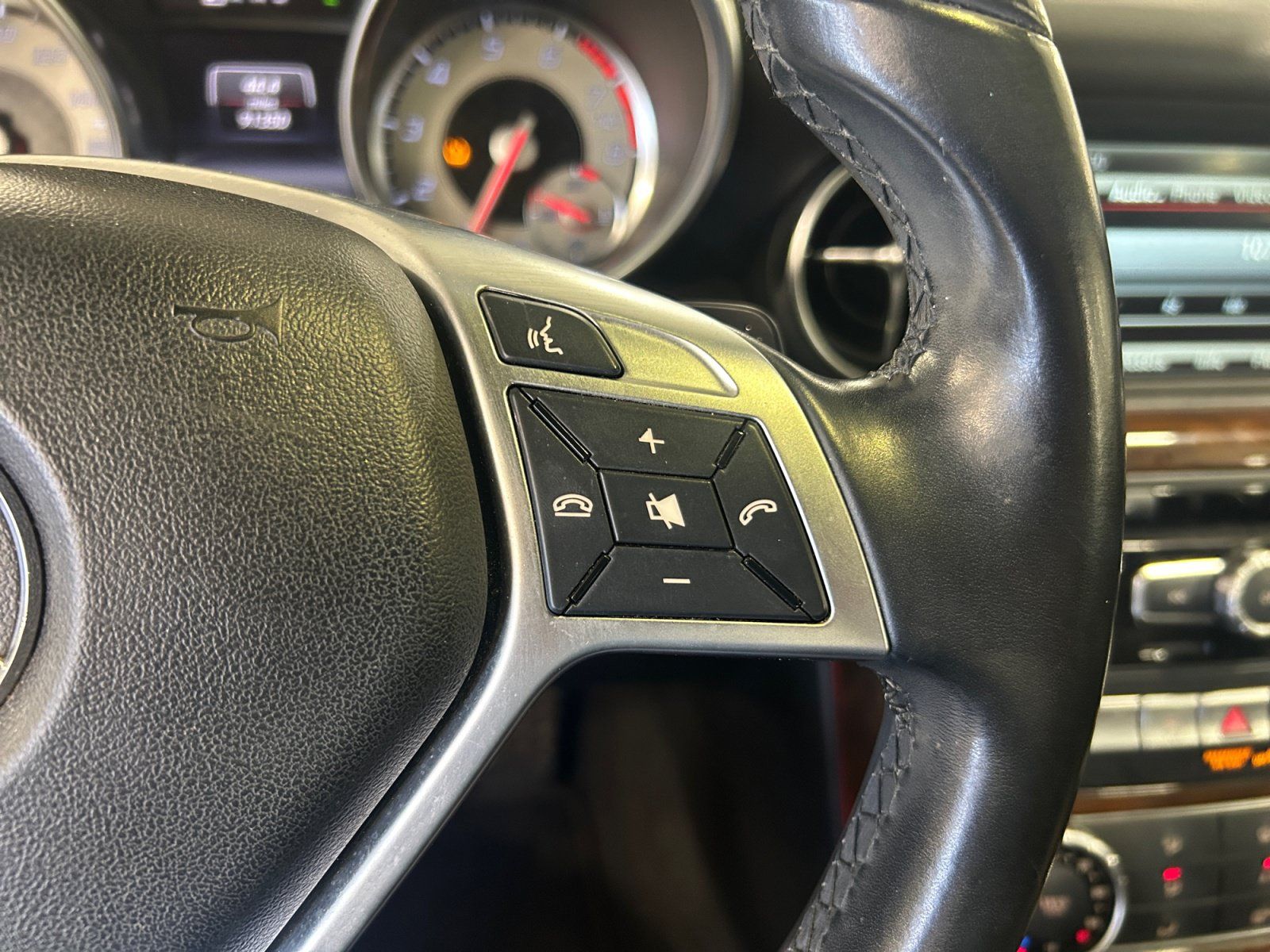 Used 2015 Mercedes-Benz SLK 250 image 22