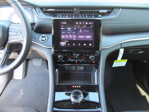 New 2025 Jeep Grand Cherokee Laredo X w/ Luxury Tech Group I image 19