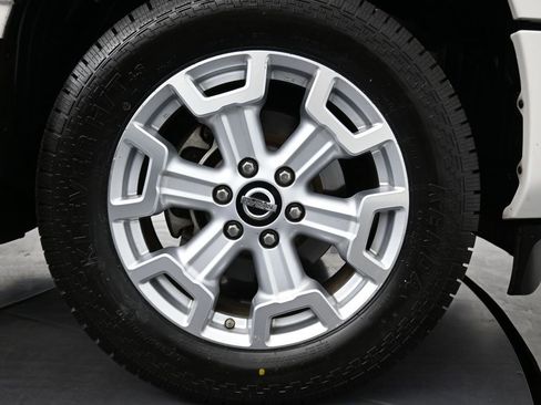 Used 2021 Nissan Titan SV w/ SV Convenience Package image 11