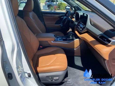 Used 2020 Toyota Highlander Platinum AWD/4WD image 19