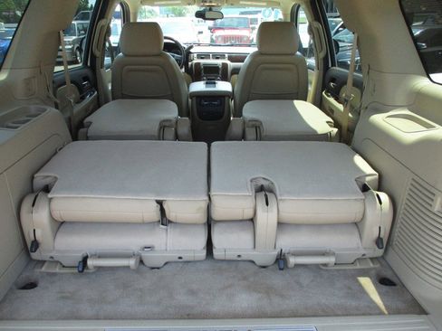 Used 2010 GMC Yukon Denali image 9