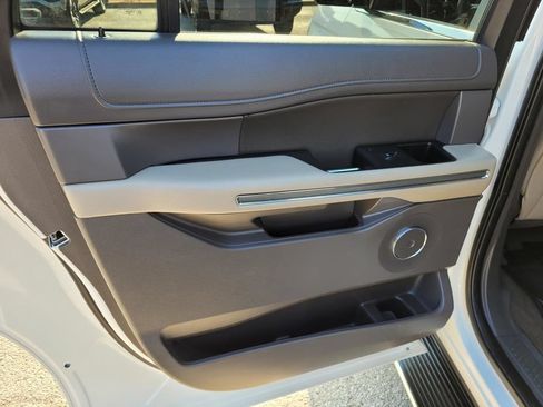Used 2020 Ford Expedition Max XLT w/ Equipment Group 202A RWD image 16