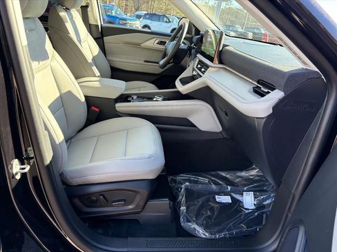 New 2026 Ford Explorer Active w/ Active Comfort Package RWD image 16