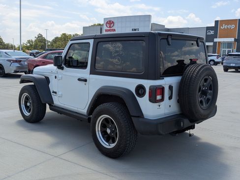 Used 2022 Jeep Wrangler Sport AWD/4WD image 3
