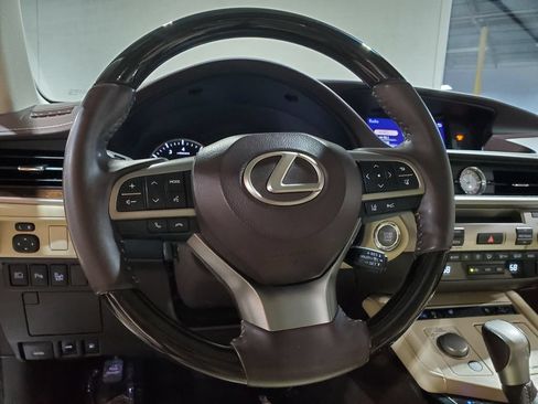 Used 2017 Lexus ES 350 w/ Premium Package FWD image 25