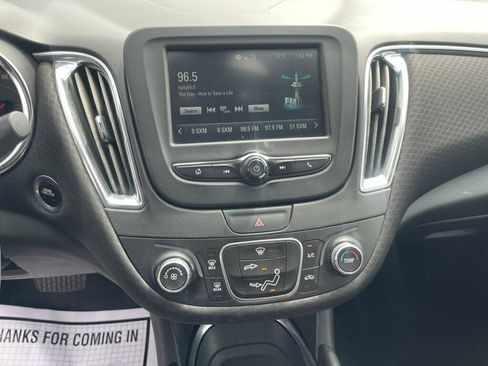 Used 2018 Chevrolet Malibu LT FWD image 17