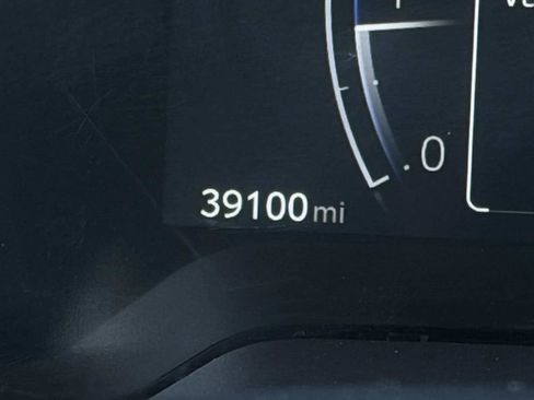 Used 2024 Toyota Corolla Cross XLE w/ Convenience Package image 25