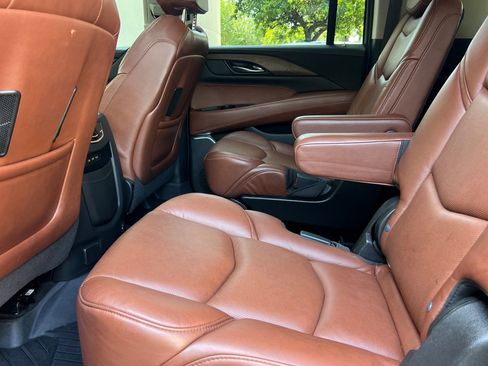Used 2020 Cadillac Escalade ESV Luxury w/ Escalade Sport Edition RWD image 12