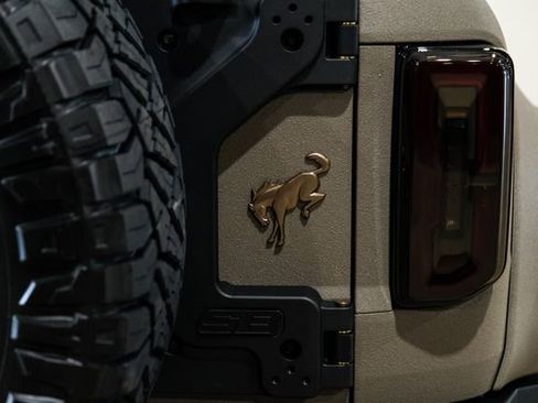 Used 2025 Ford Bronco Badlands image 40