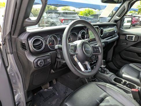 Used 2023 Jeep Wrangler Unlimited Sahara AWD/4WD image 14