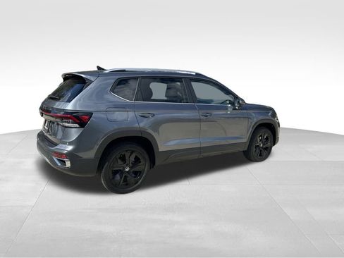 New 2026 Volkswagen Taos SE image 6