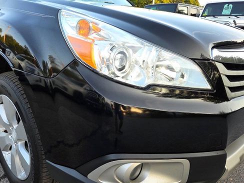 Used 2010 Subaru Outback 2.5i Limited AWD/4WD image 20