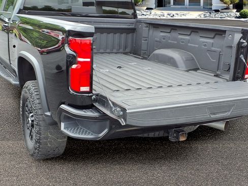 Used 2025 Chevrolet Silverado 2500 ZR2 w/ Technology Package AWD/4WD image 31