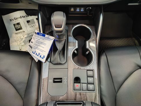 New 2026 Toyota Highlander Platinum image 29
