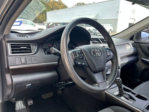 Used 2015 Toyota Camry image 8