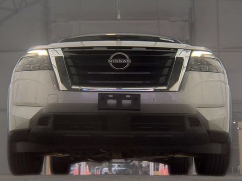 Used 2024 Nissan Pathfinder SV FWD image 13