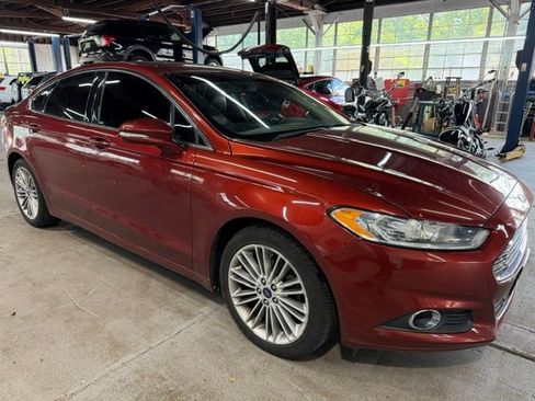 Used 2014 Ford Fusion SE w/ Equipment Group 202A FWD image 5