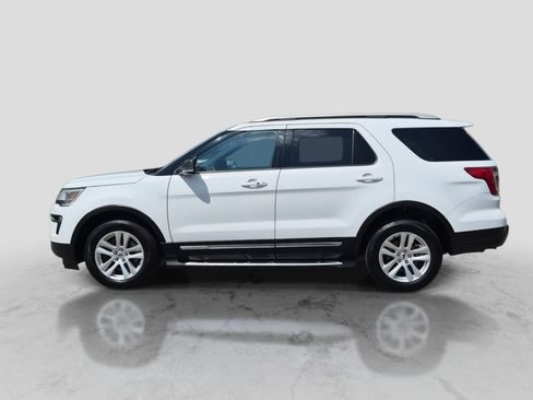 Used 2019 Ford Explorer XLT w/ Equipment Group 202A AWD/4WD image 5