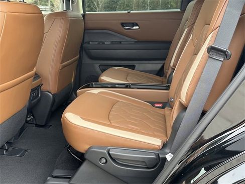 New 2026 Nissan Pathfinder Platinum image 16