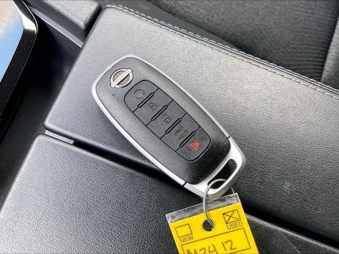 Used 2025 Nissan Rogue SV AWD/4WD image 12