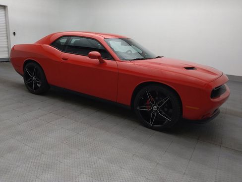 Used 2016 Dodge Challenger SXT RWD image 11