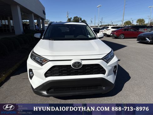 Used 2019 Toyota RAV4 XLE image 6